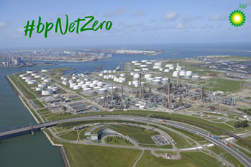 Luchtfoto van het BP complex in de Europoort